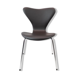 Seven chair, model 3107, designed by arne jacobsen and manufactured by fritz hansen.