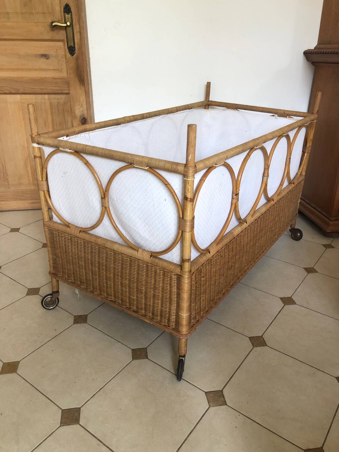 Vintage rattan baby bed