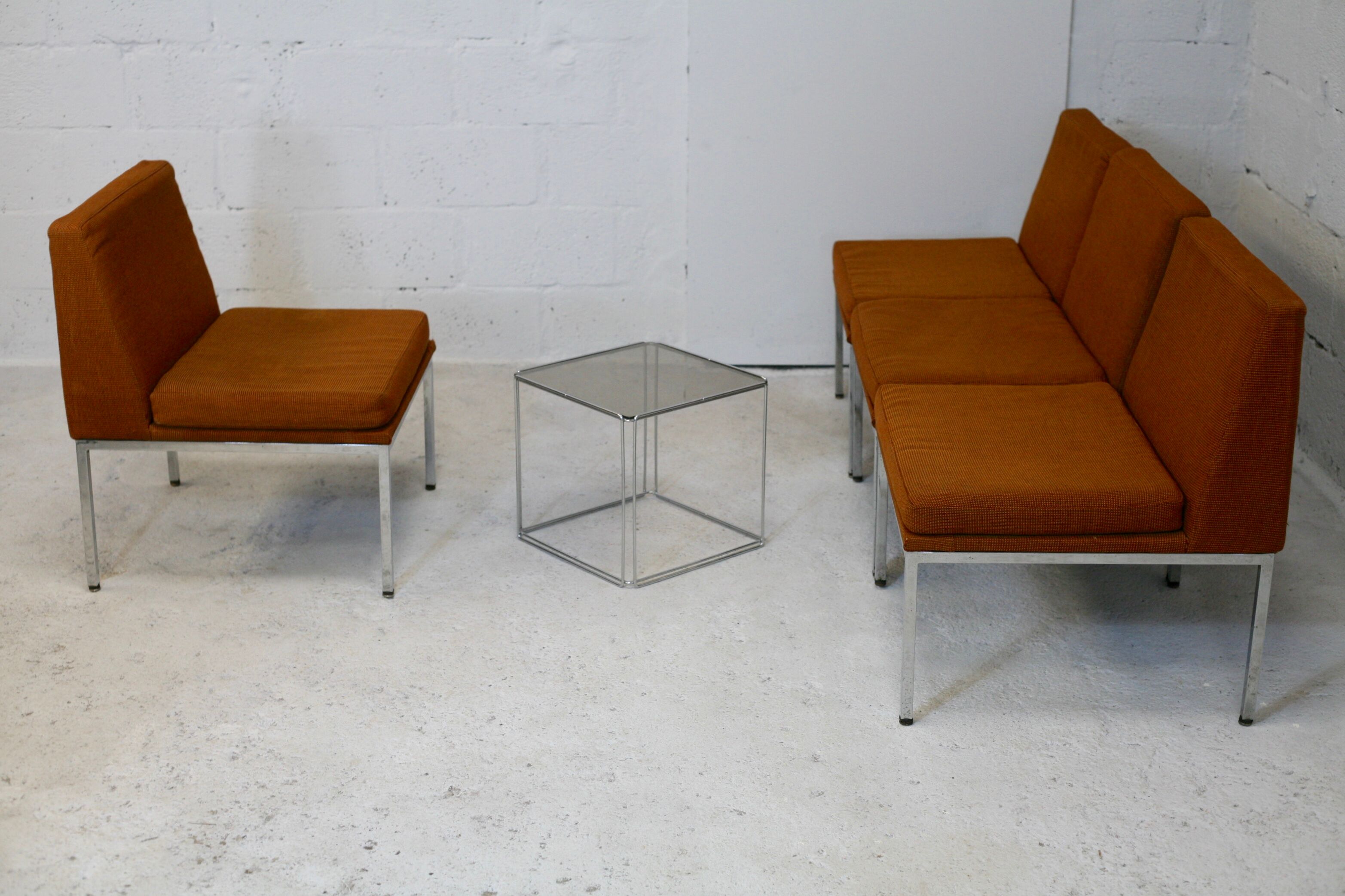 Ensemble de 10 chauffeuses de Louis Baillon, édition Planforms formant canapé modulable, circa 1950