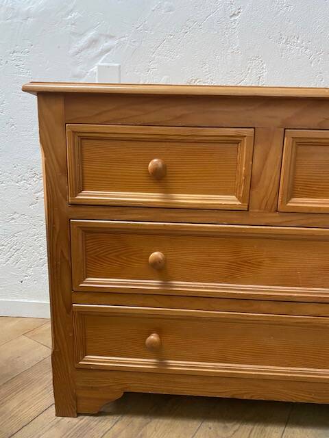 Chest of drawers