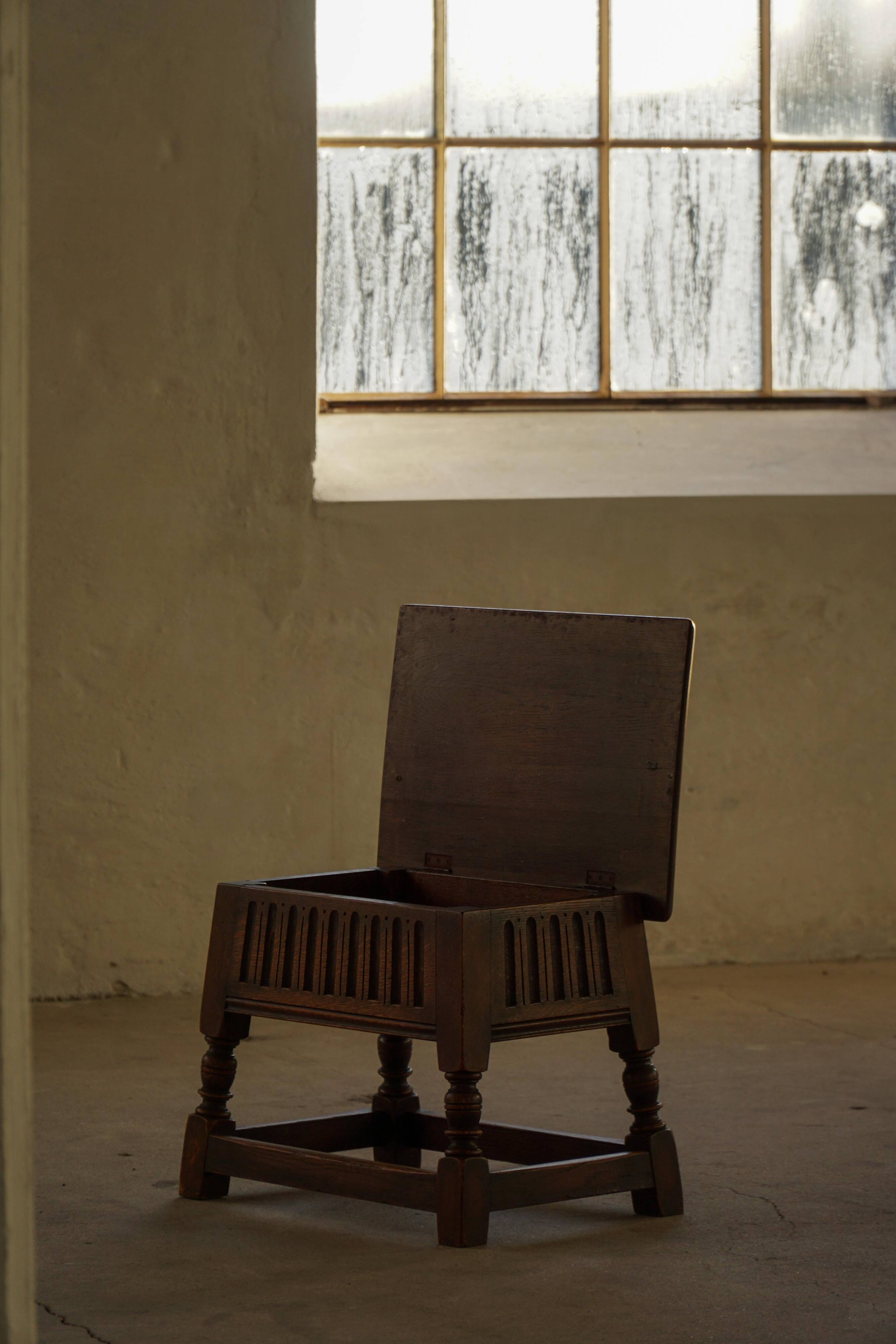Scandinavian oak stool/box from the early 20th century, 1900s.