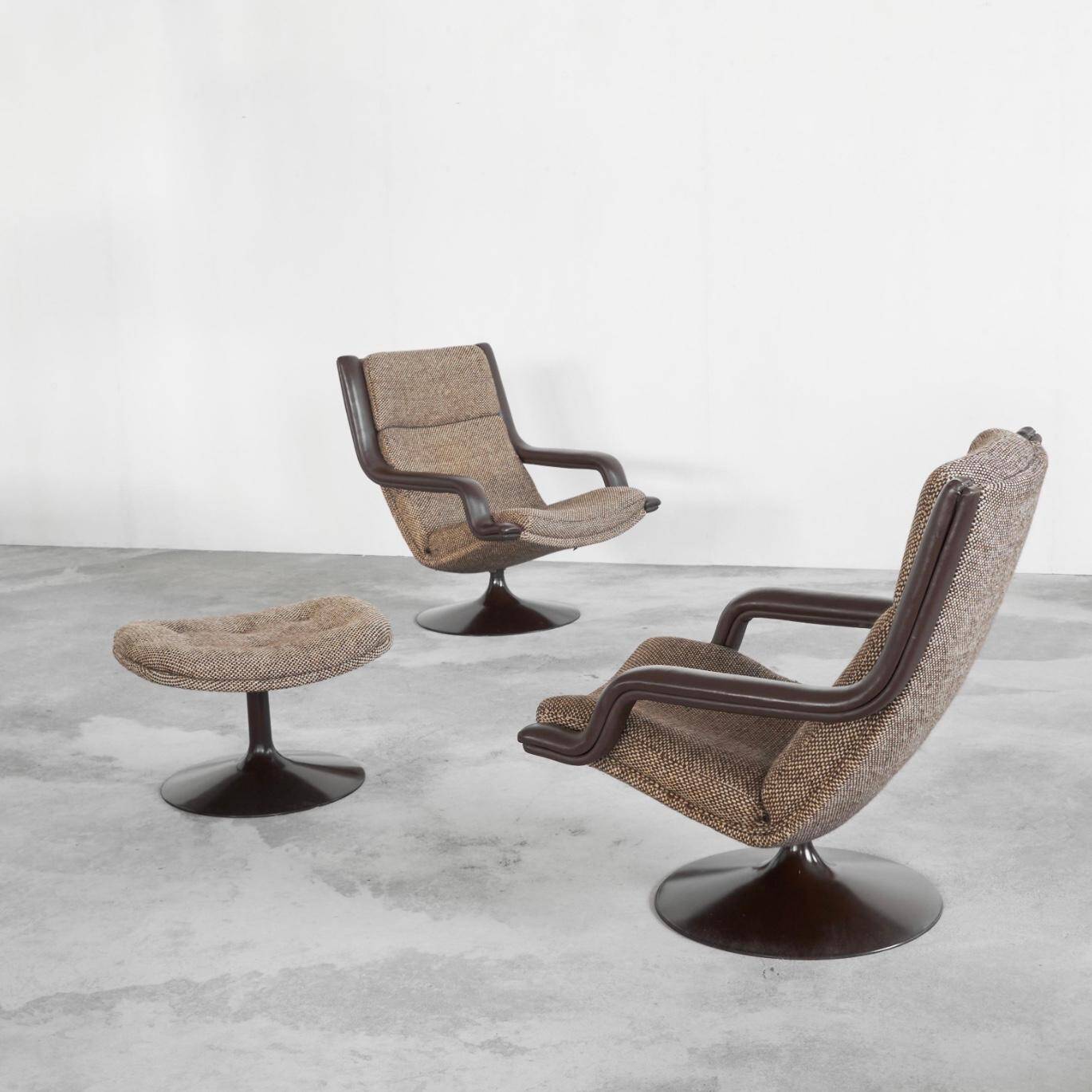 Geoffrey Harcourt, pair of F152 lounge chairs with ottoman for Artifort, 1975.