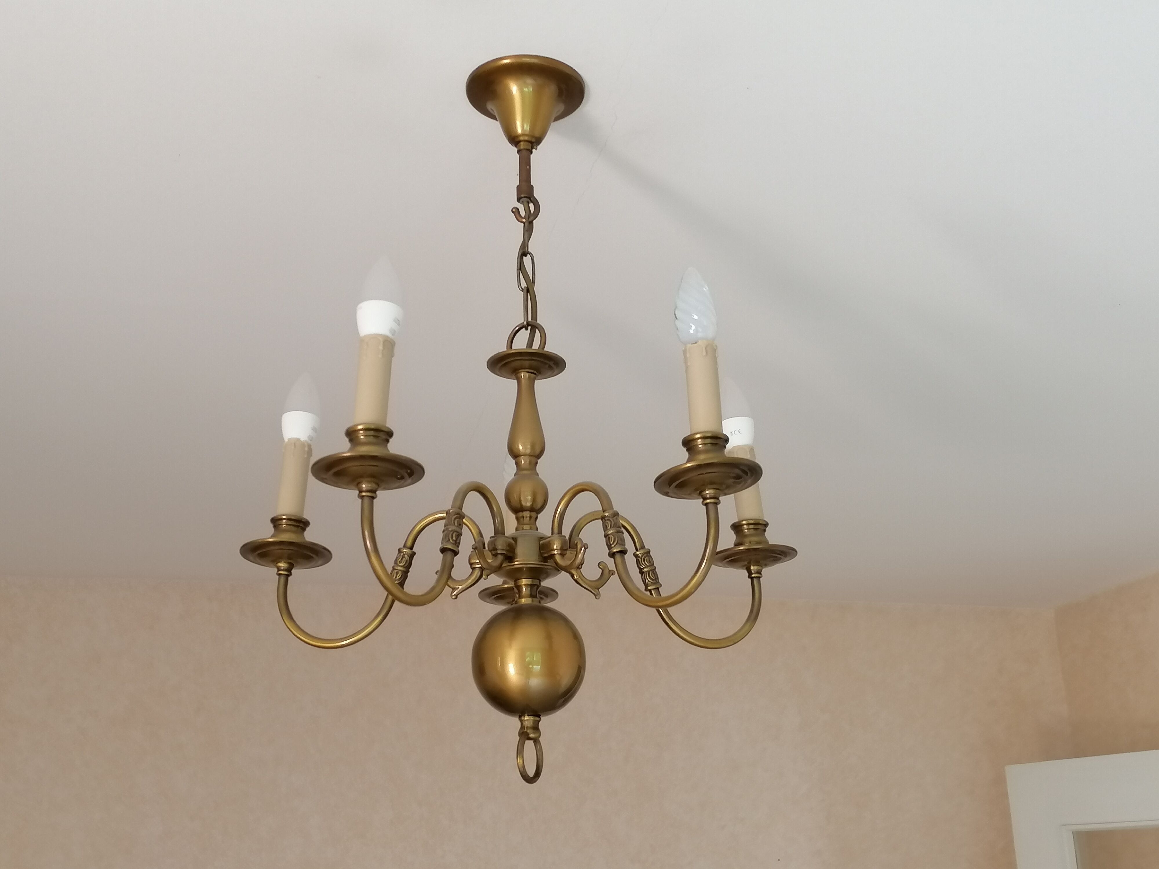 Dutch chandelier 5 fires