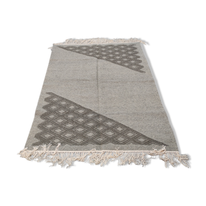 Tapis gris , tapis kilim marocain fait à la main, tapis berbère en pure laine brodé