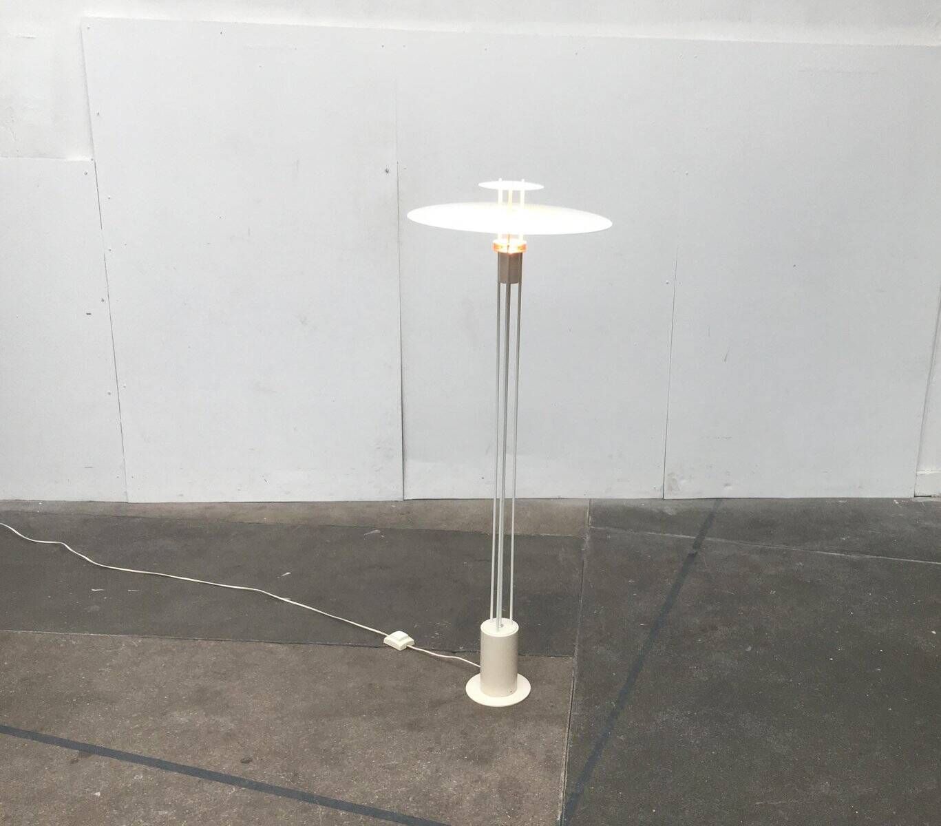 Lampadaire en métal danois de Frandsen, 1989