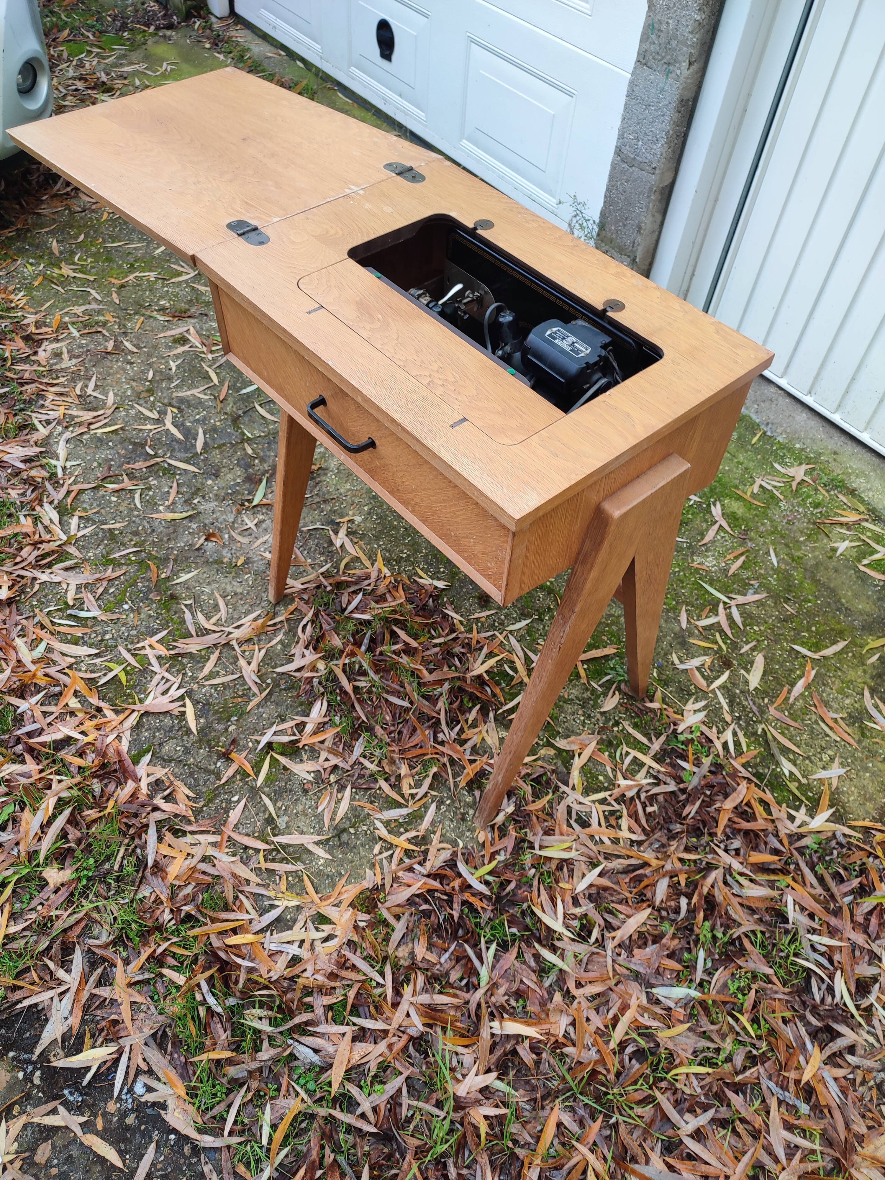 Sewing desk foot compass machine singer