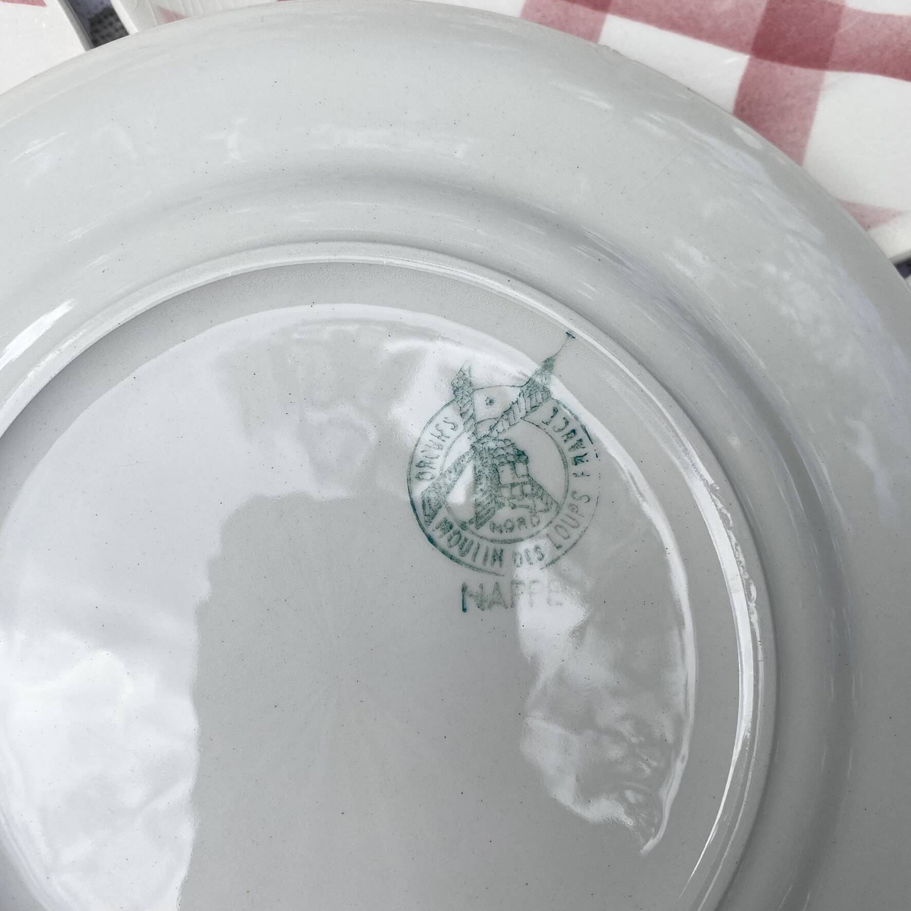 Moulin des Loups plates, "Torchon" checkered pink pattern, 1950s-60s.