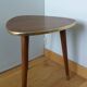 Table basse bout de canapé tripode forme médiator pieds fuselés compas
