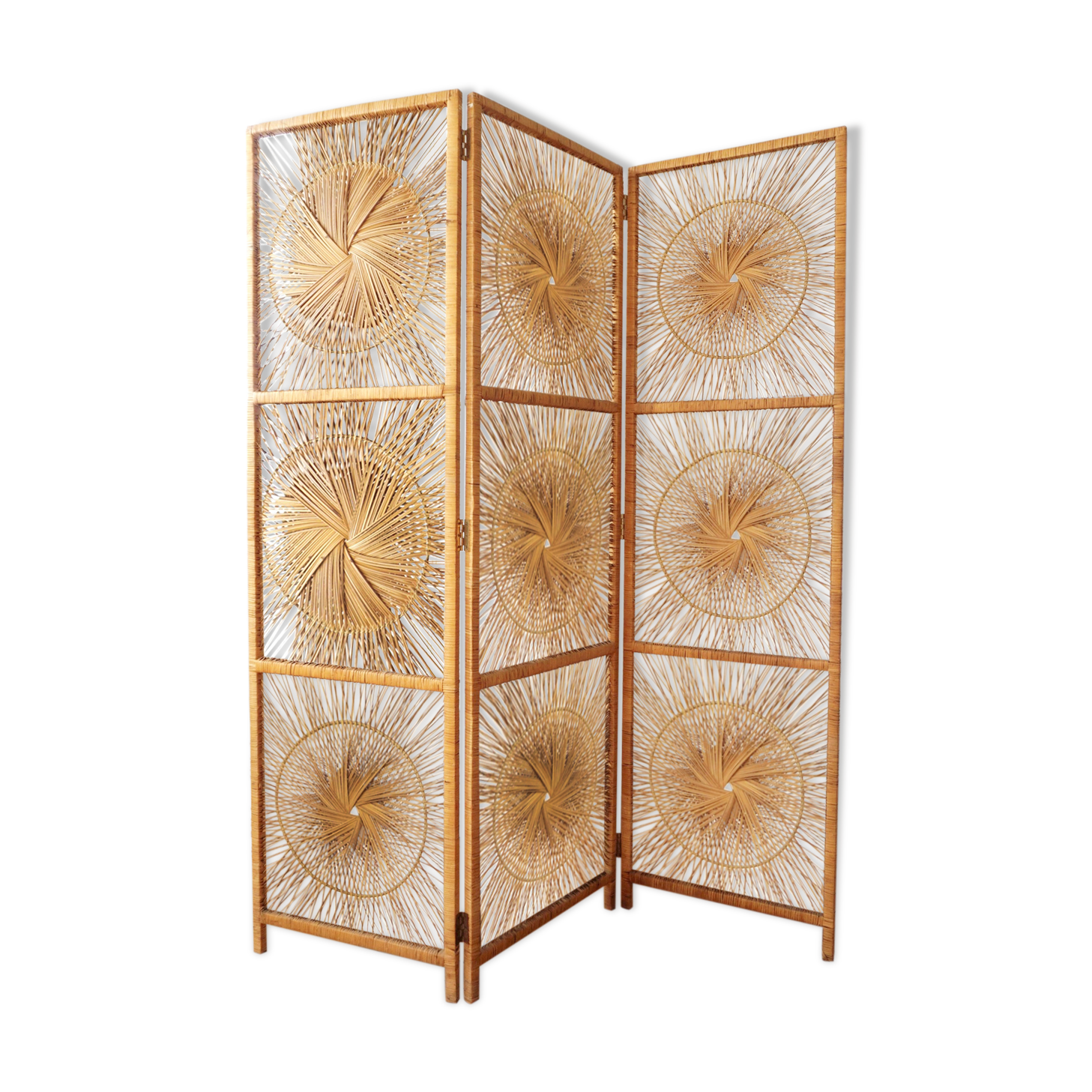 Peacock rattan screen