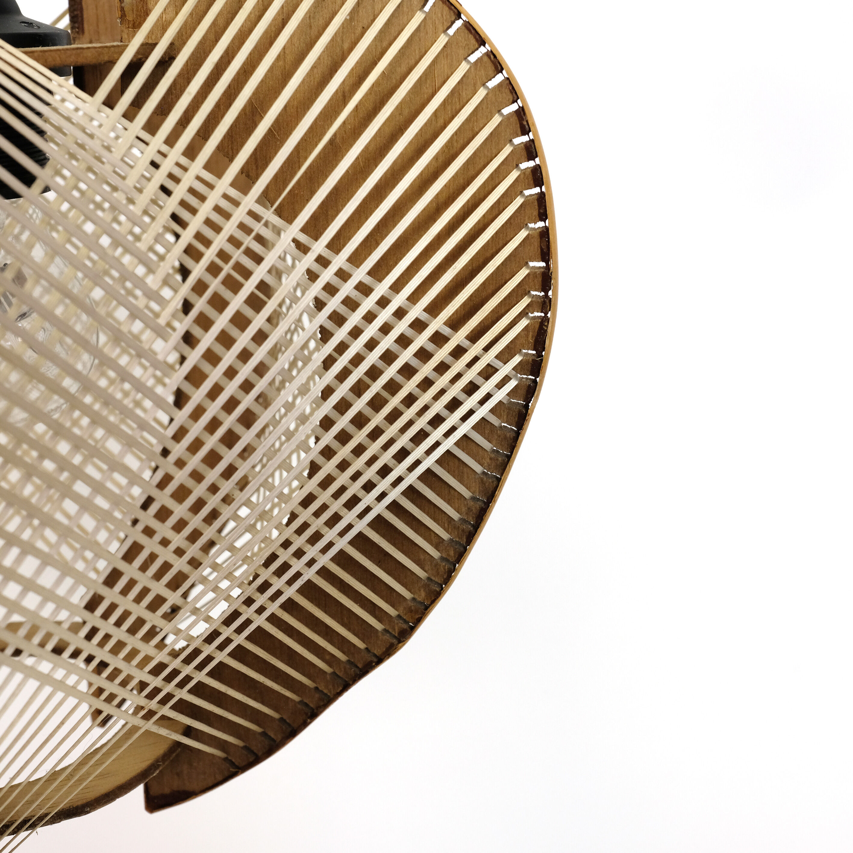 Suspension fil et bois des années 60-70