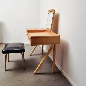 Set of Dutch modern dressing table and stool in birch plywood by Cees Braakman for Pastoe, 1951