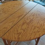 Foldable oval half-moon table, sliding legs