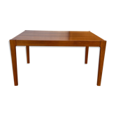 Table scandinave