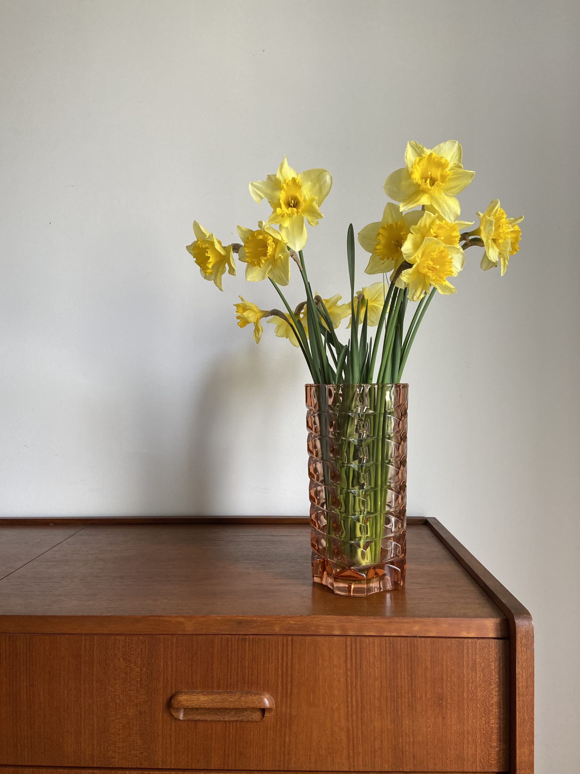 Windsor rose vase by jg. durand for luminarc