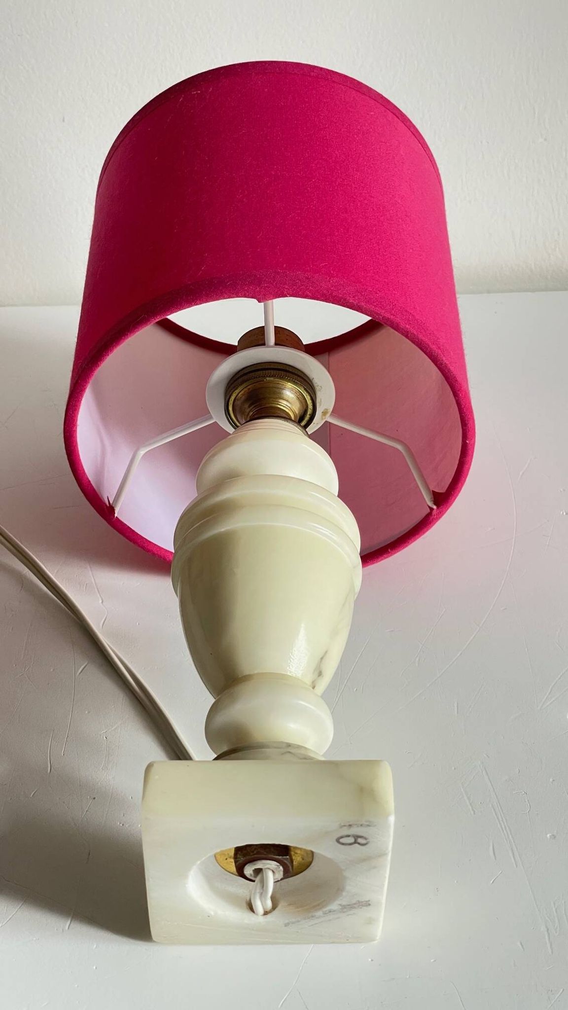 Lampe marbre et tissu fuchsia vintage