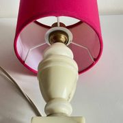 Lampe marbre et tissu fuchsia vintage