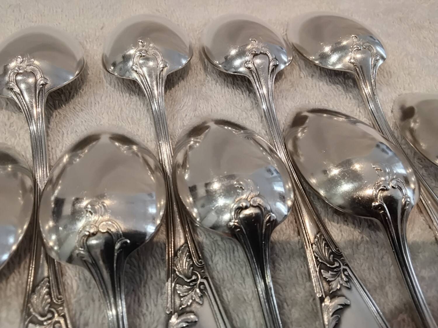 12 silver-plated dessert spoons with rocaille ribbon decoration, 18.5 cm
