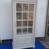 Vintage Parisian showcase