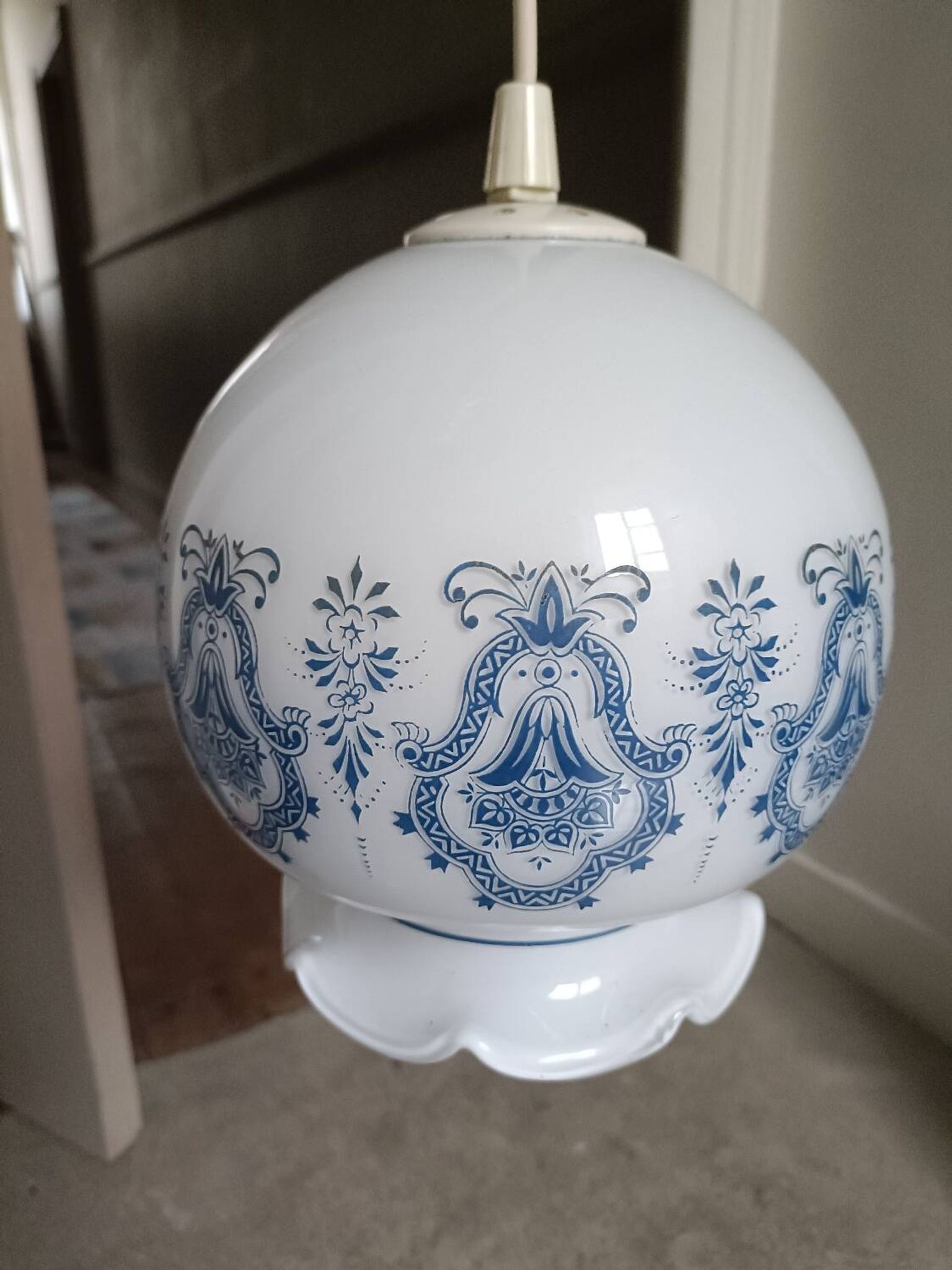 Suspension, boule de bain en opaline