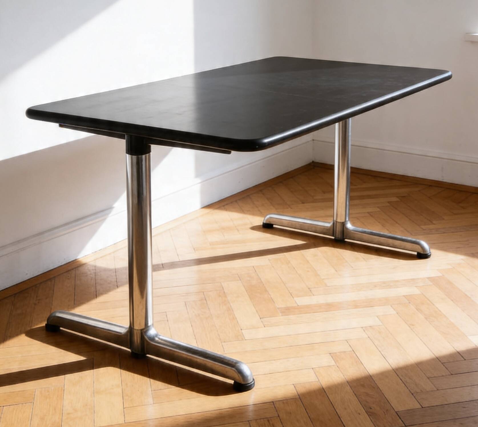 Giancarlo Piretti dining table