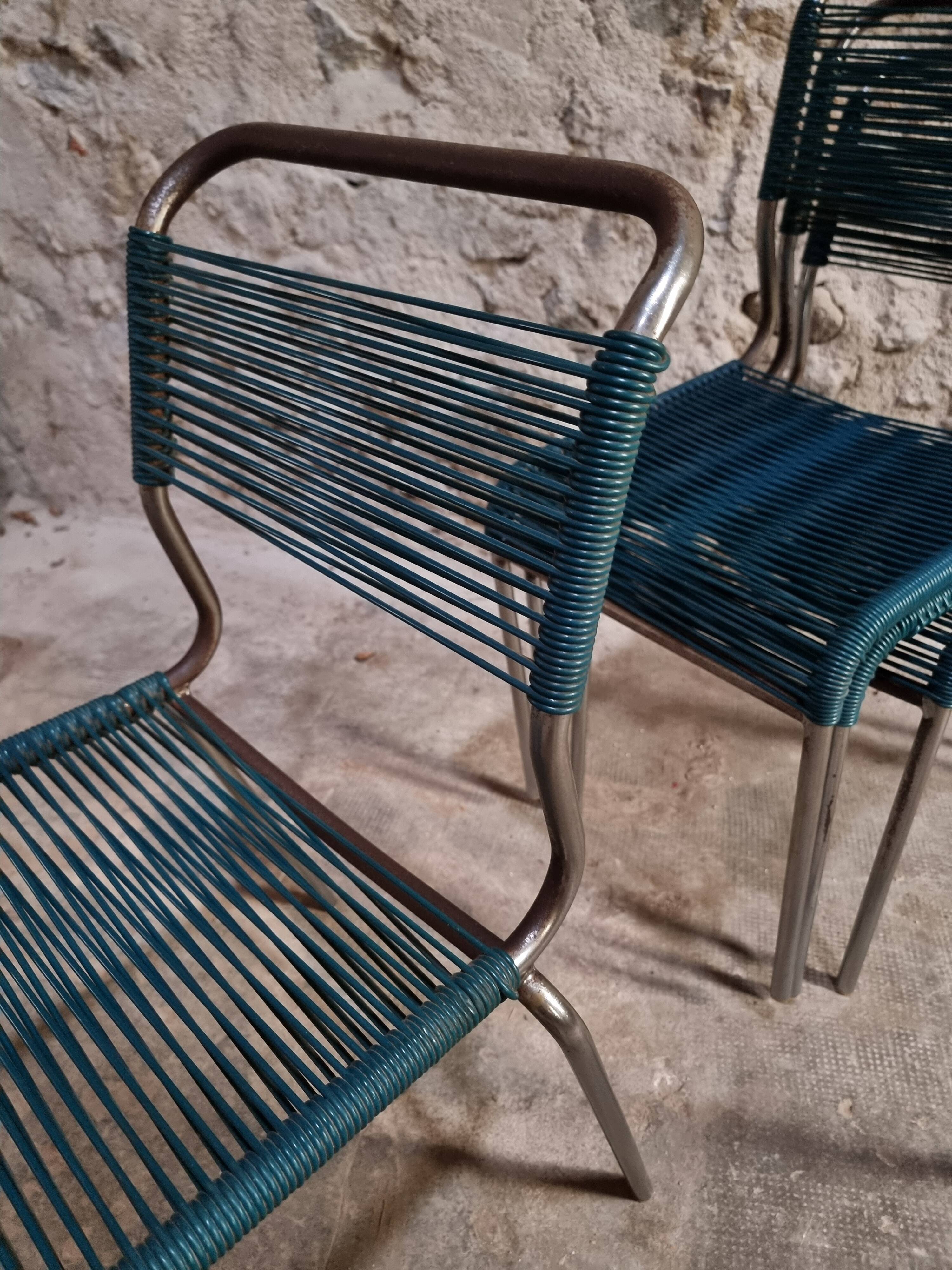 Ensemble de 6 chaises spaghetti françaises avec tabouret assorti – chaises bistrot à cadre chromé – sièges de café vintage empilables – milieu à fin du 20e siècle