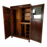 Superbe armoire anglaise Art Déco en loupe de noyer signée Waring & Gillow – vers 1900-1932