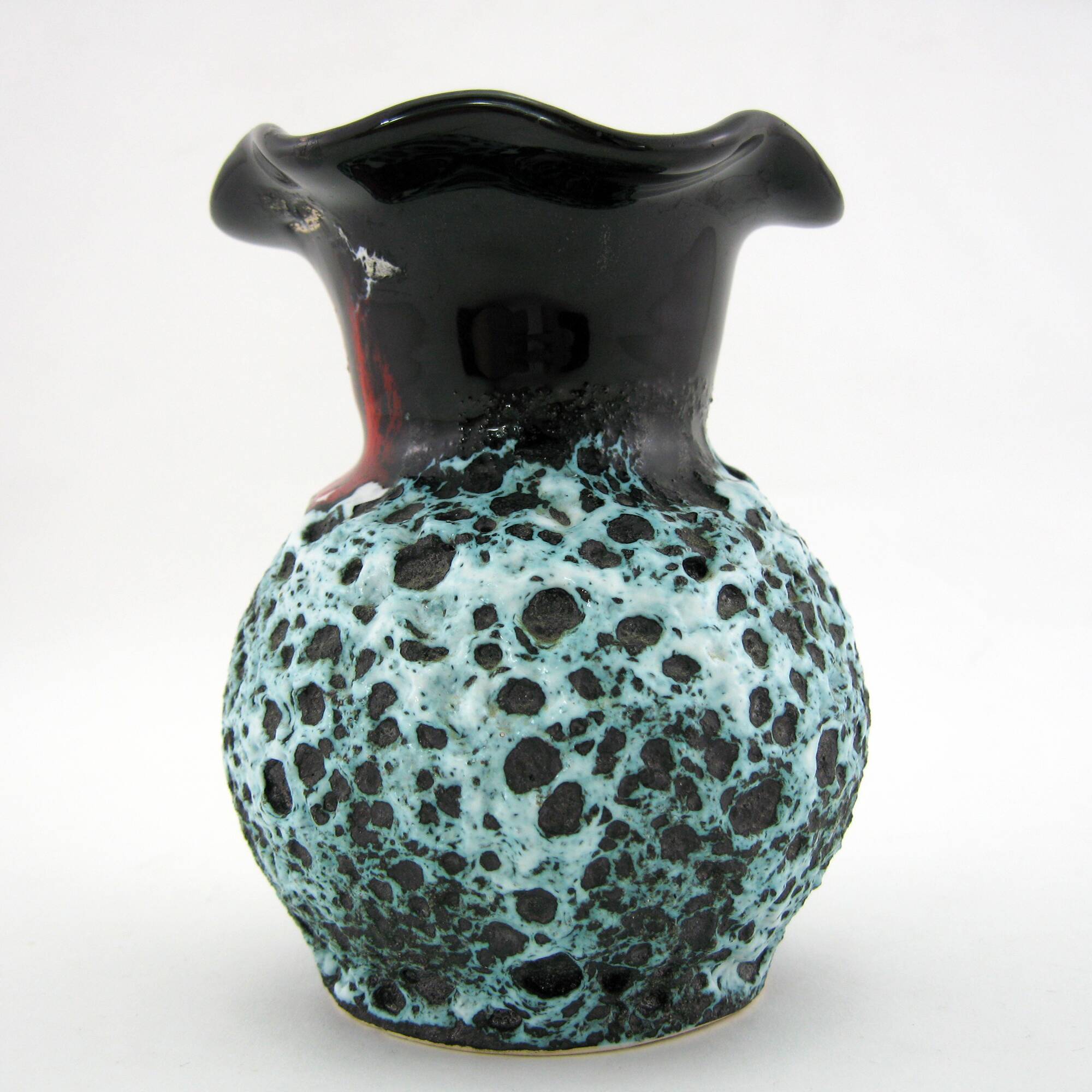 Small corolla vase in black, red and white Fat Lava ceramic - Panassidi Vallauris France - vintage