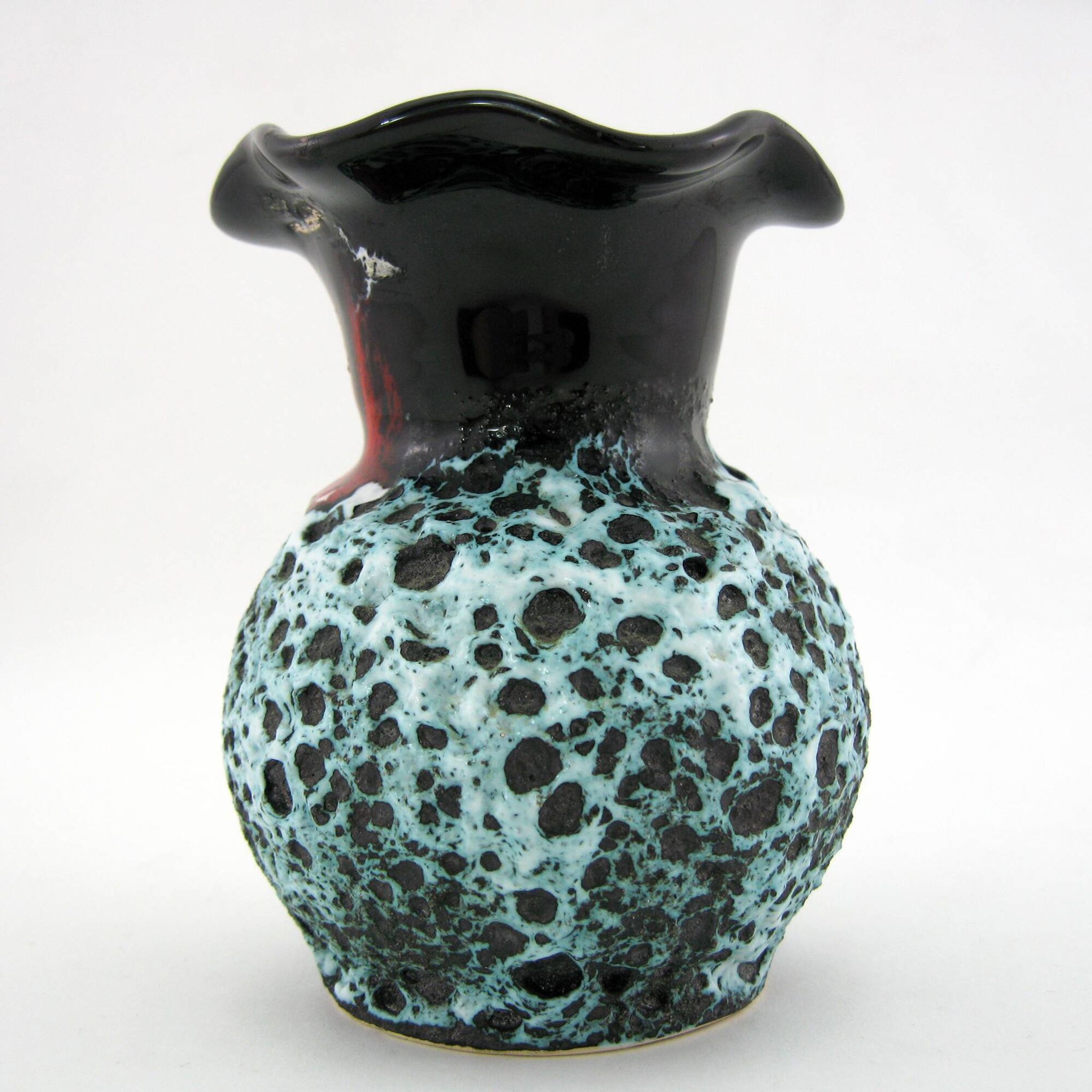 Small corolla vase in black, red and white Fat Lava ceramic - Panassidi Vallauris France - vintage