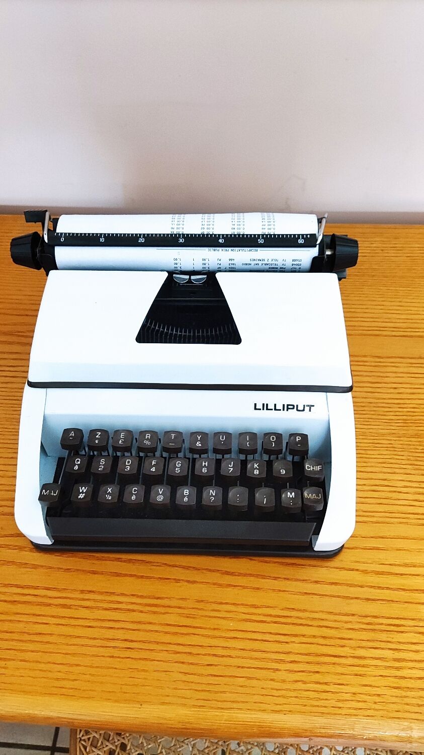 Lilliput typewriter