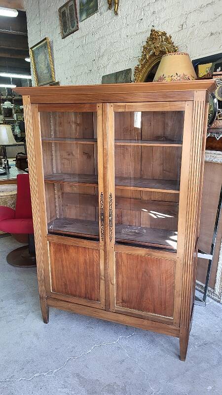 Display cabinet louis xvi style 2 doors in walnut
