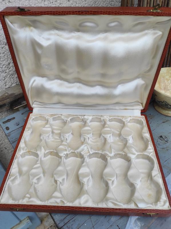 Set of 12 slurry knife holder