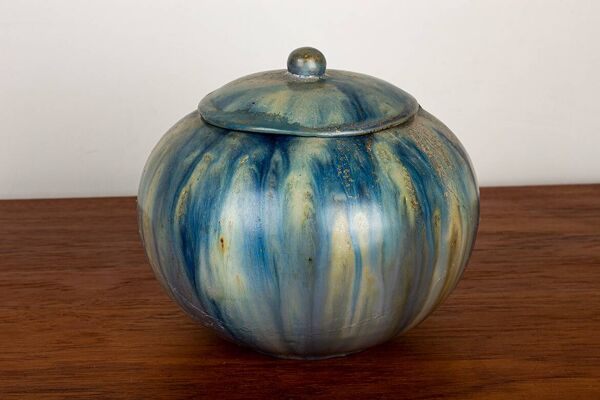 Pot en grès émaillé céramisé de couleur bleue, époque Art-Déco Roger Guerin