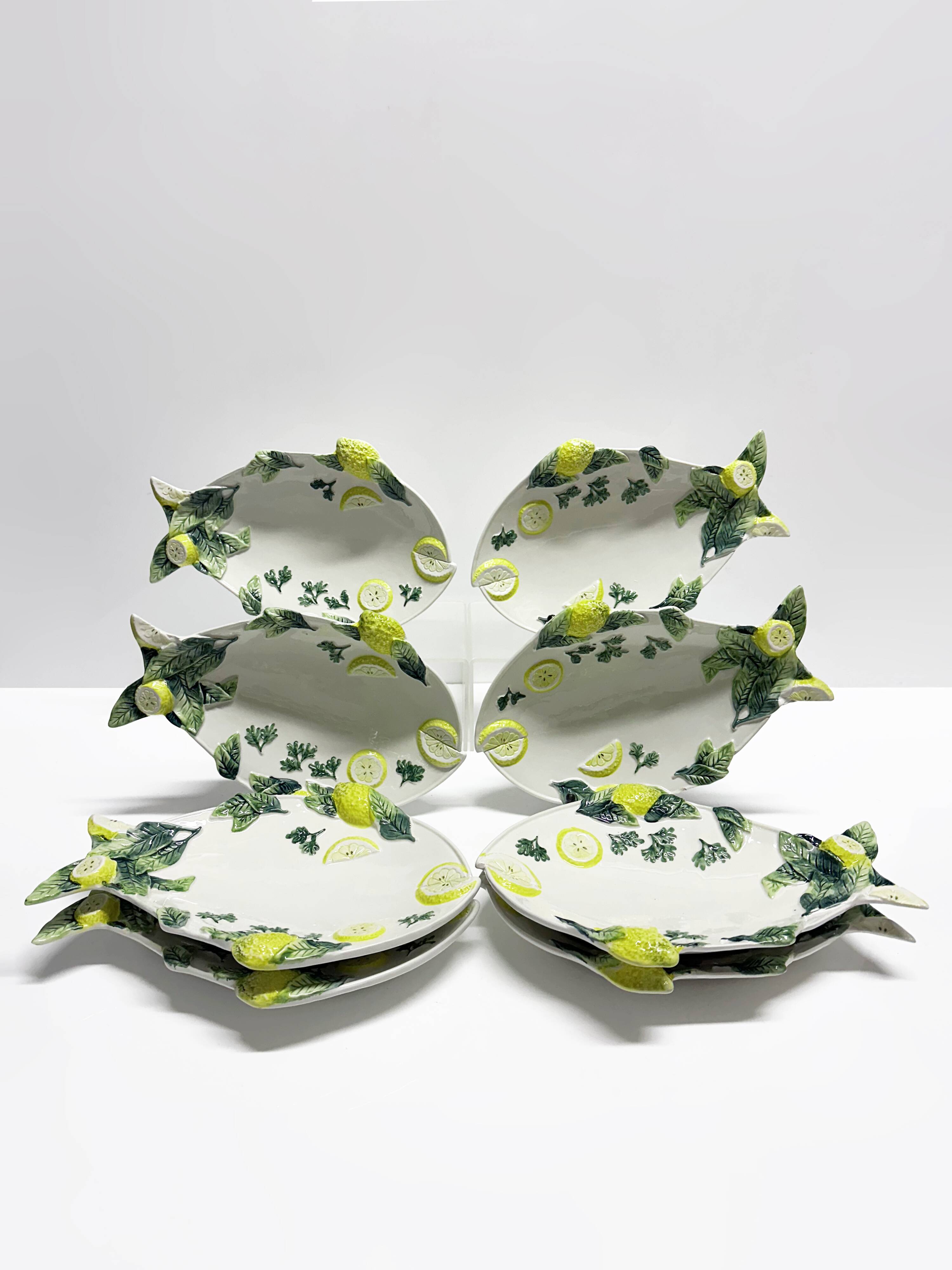 Set of 8 Italian fish plates in Barbotine ceramic.