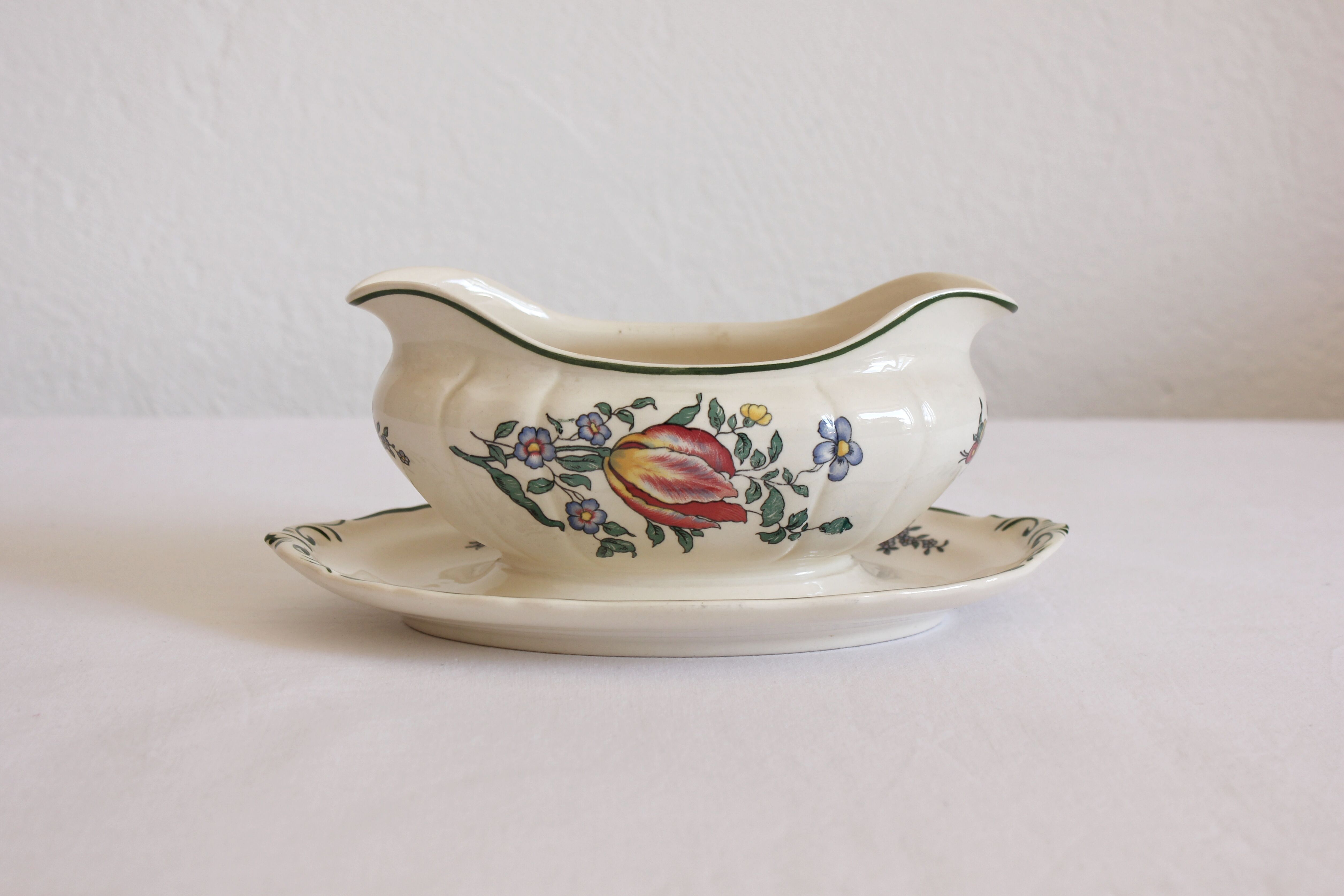 Vintage earthenware sauce boat "Alt Strassburg" or "Old Strasbourg" Villeroy & Boch