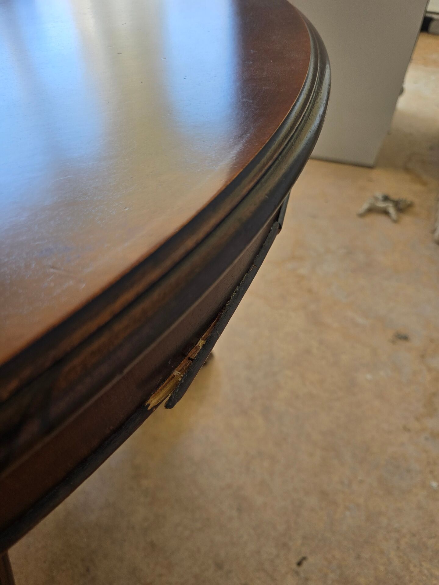 Table ronde ancienne à pied central – Ø 110cm