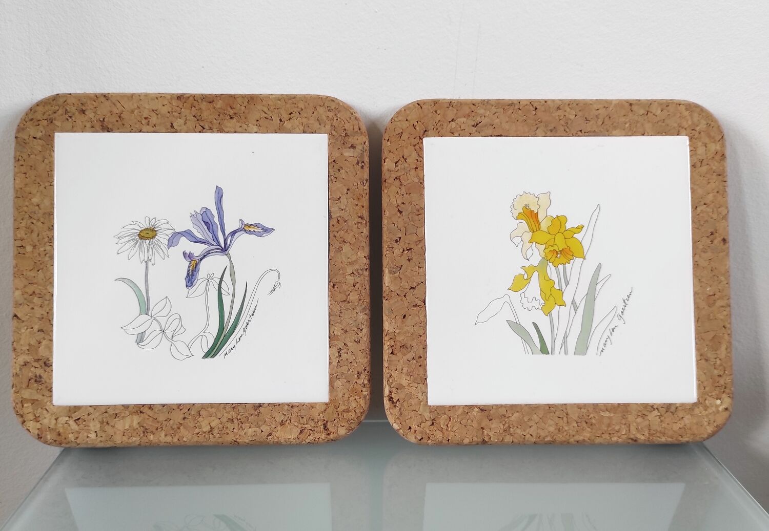 Pair of vintage botanical trivets in ceramic and cork – Yes
