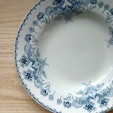 Assiette ancienne creuse, terre de fer modèle Hélène motif floral, début XXeme siecle