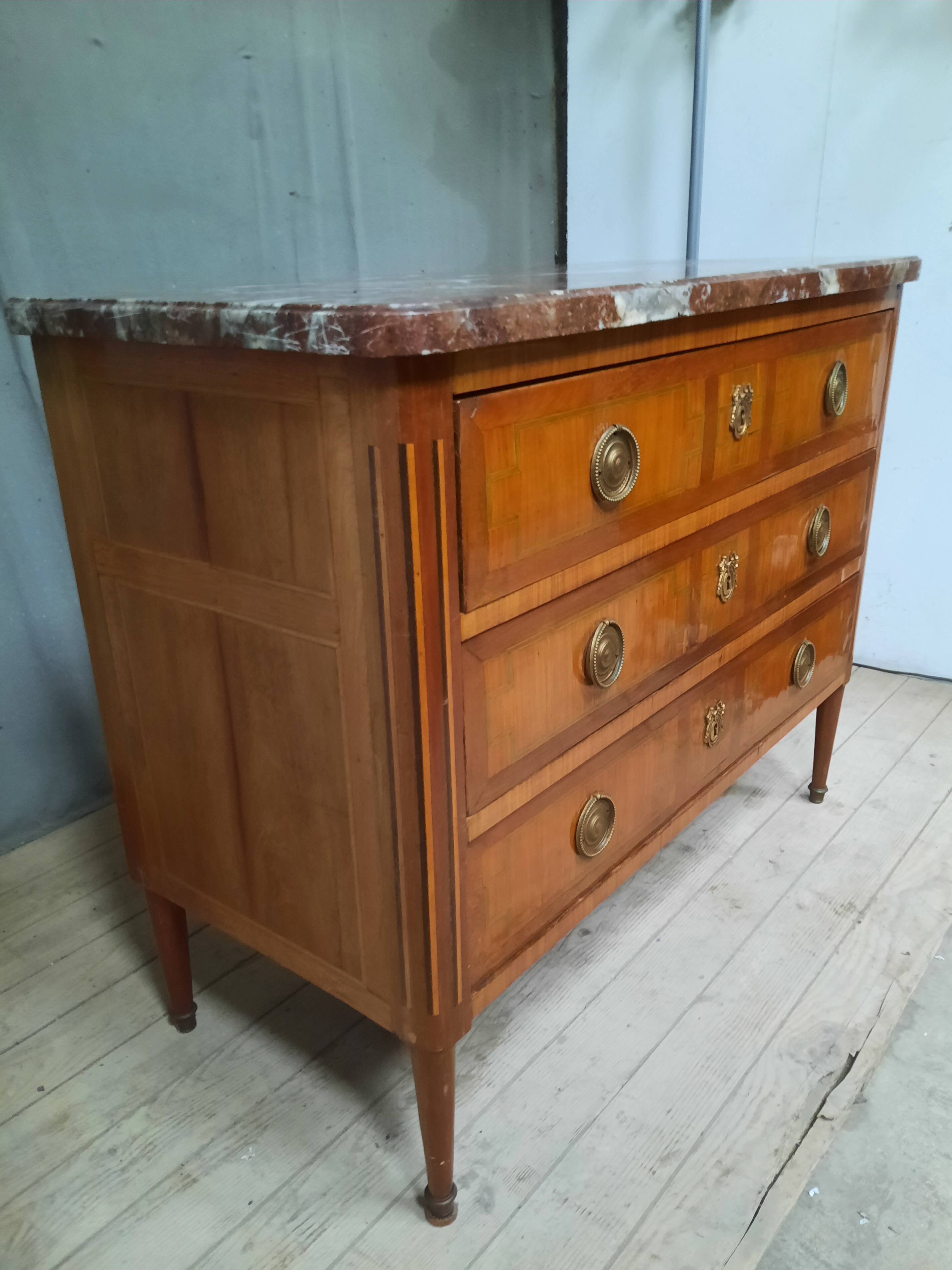 18th century veneer chest of drawers