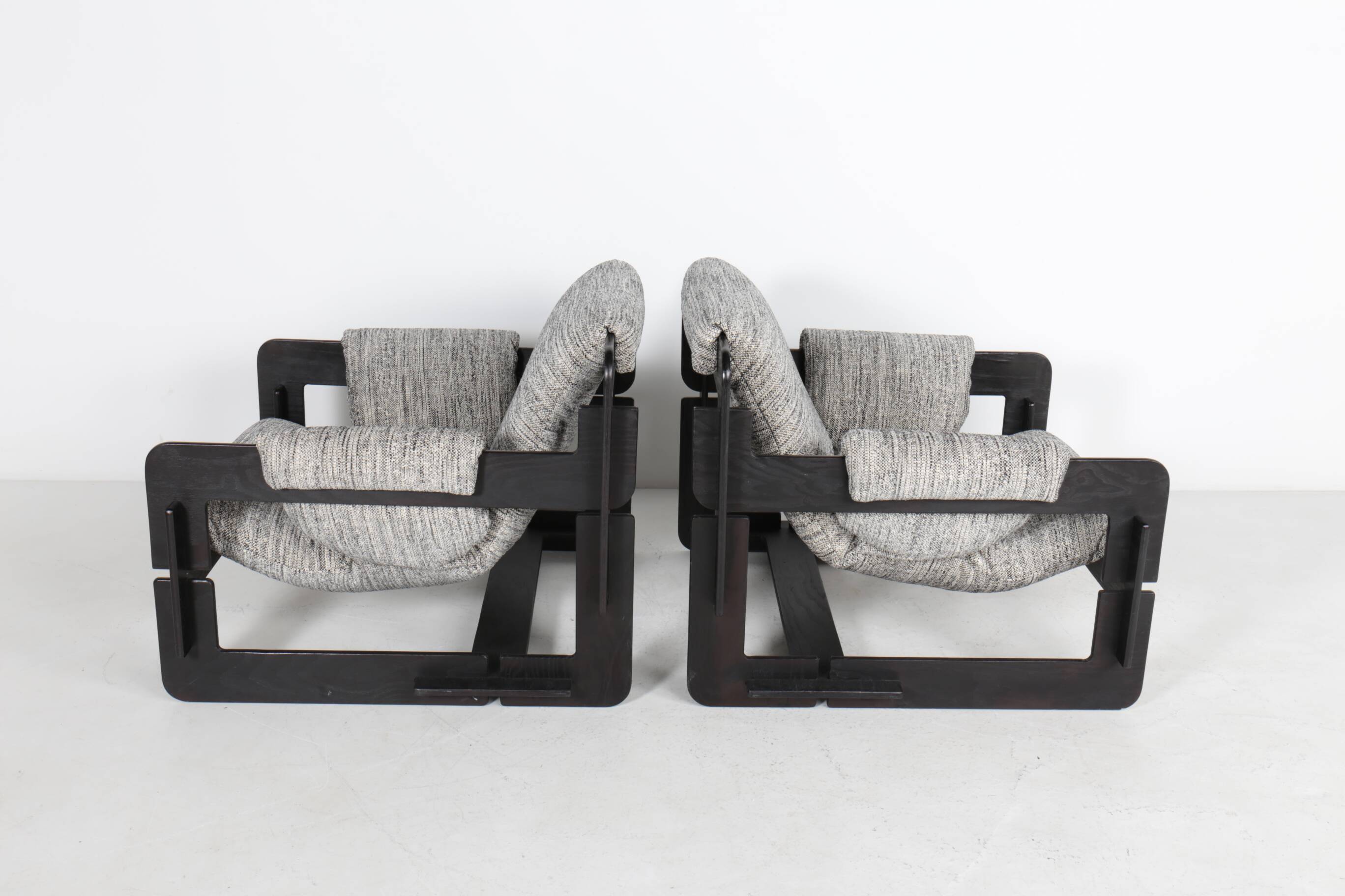 Pair of armchairs and coffee table Rover by Arne Jacobsen, 1968