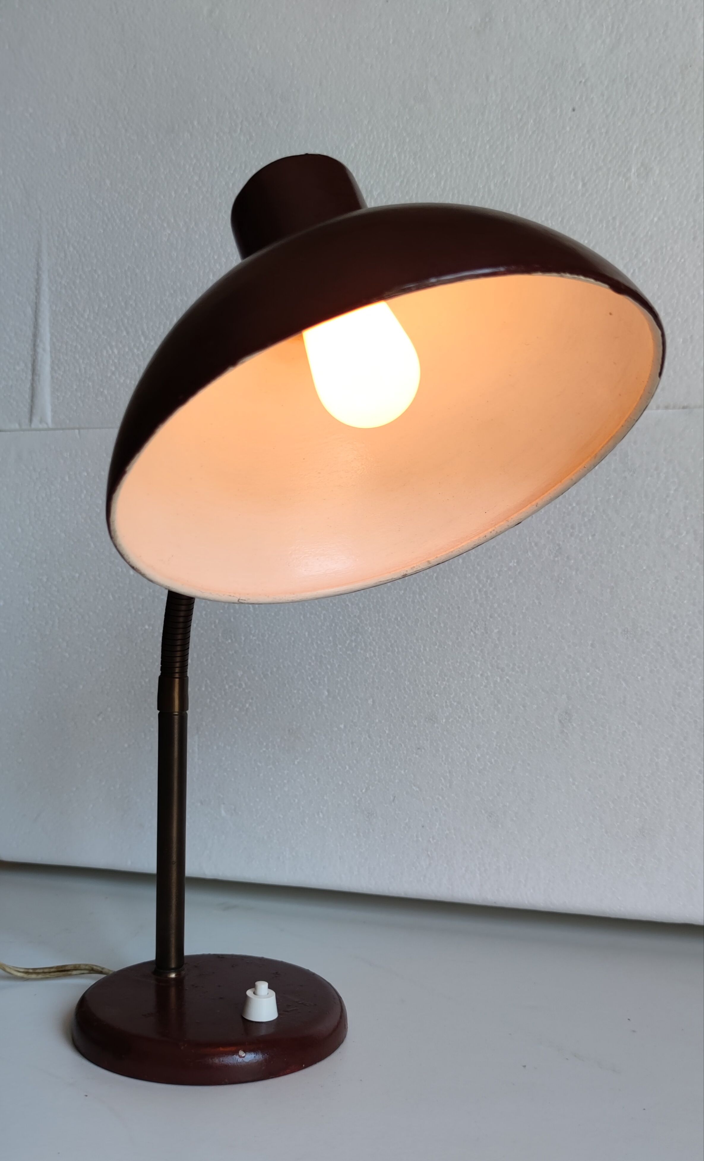 Desk lamp
