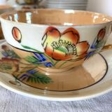 Tasses en porcelaine fine nacrée et fleurie , Japon