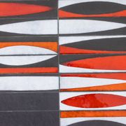 Capron. Table basse 'navette' en grès émaillé noir et rouge. Années 1960.