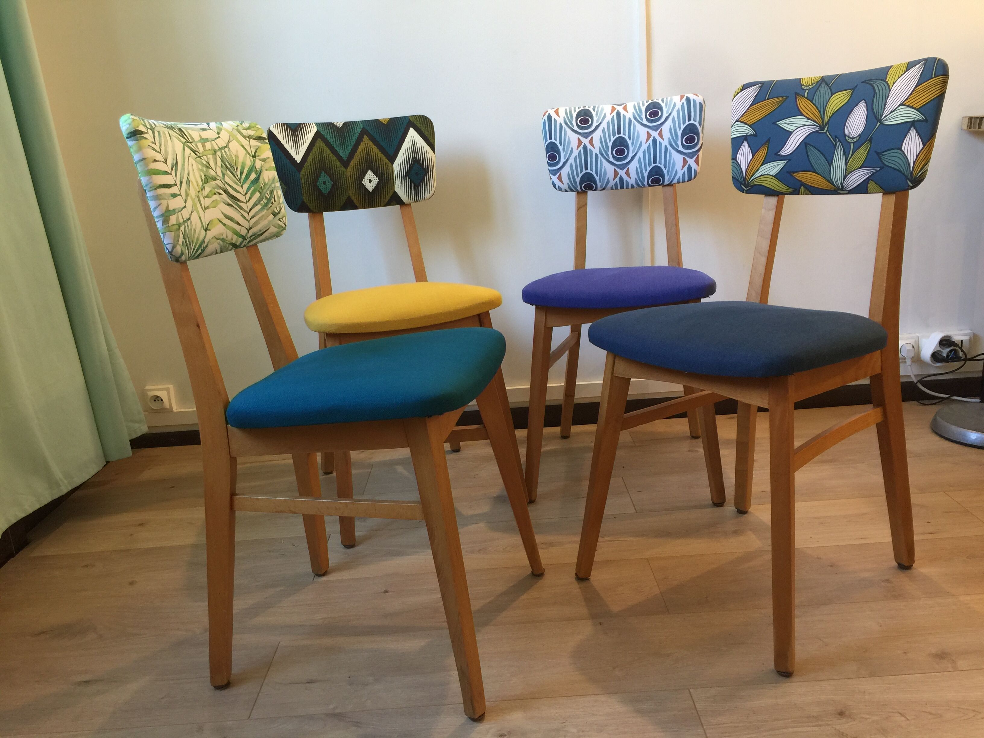 Suite of 4 refurbished Bauman chairs