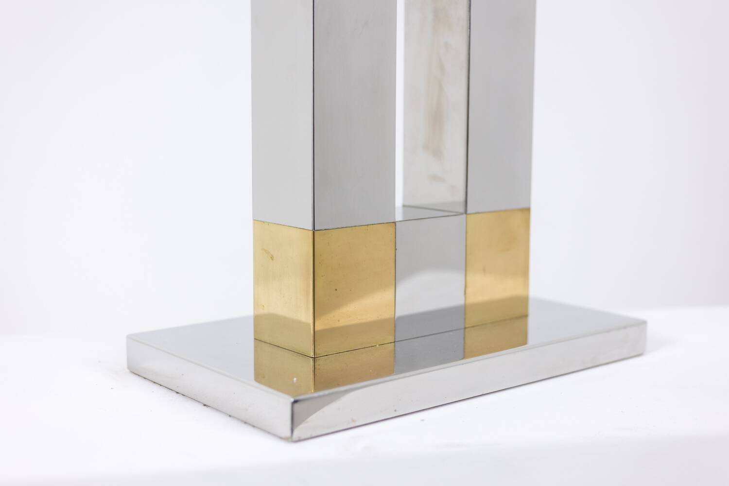 Sandro Petti. Geometric lamp in silvered and gilded metal. 1970s.