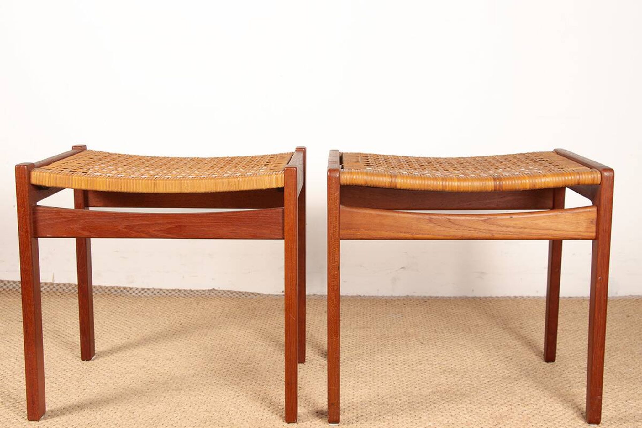 Paire de tabourets Danois en Teck et Cannage par Peter Hvidt 1960.