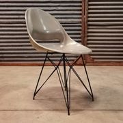 Chaise grise par Miroslav Navràtil édition Vertex 1959