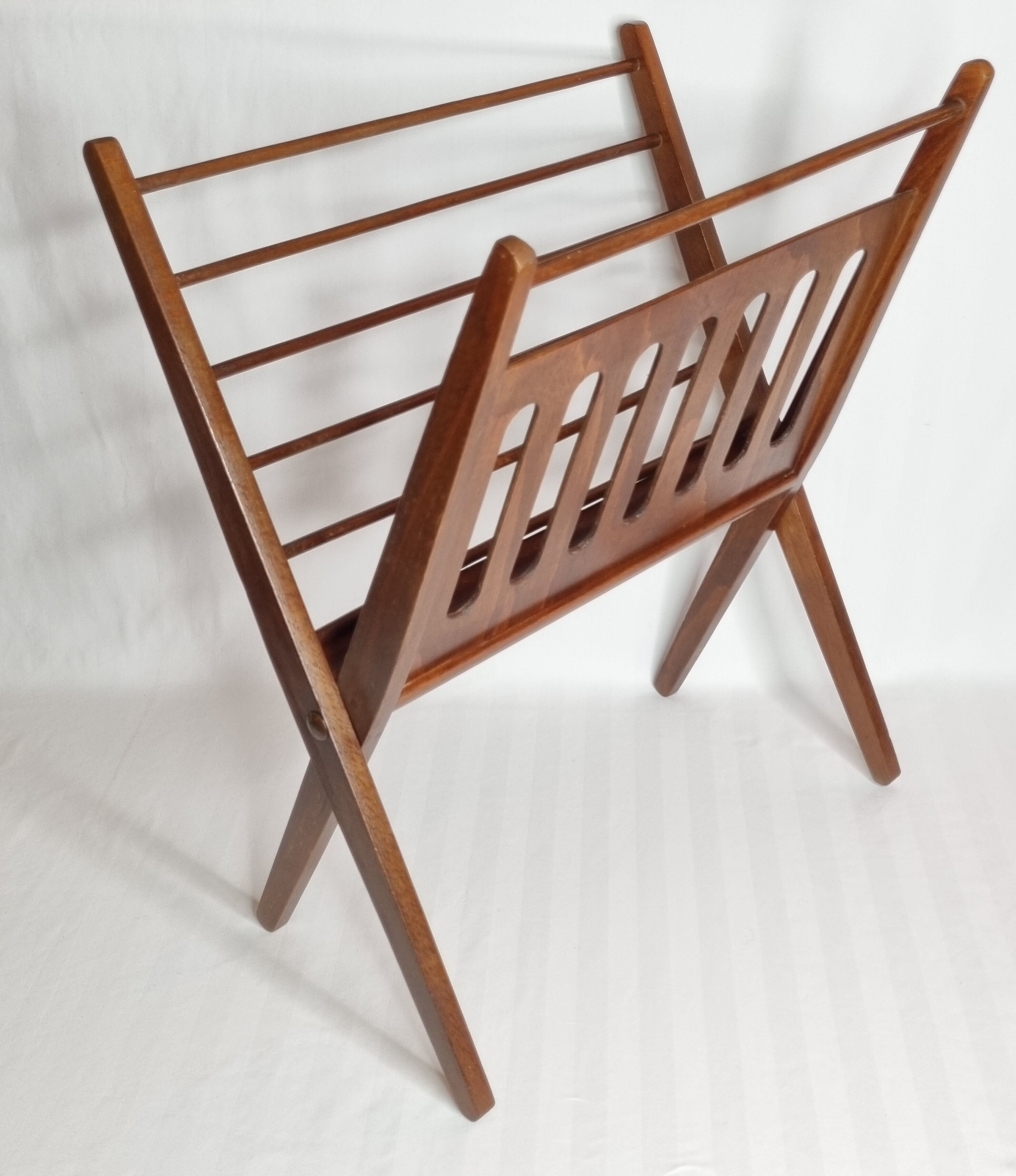 Folding teak magazine door by Cees Braakman