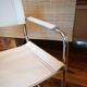 Fauteuil cantilever en cuir sellerie lisse