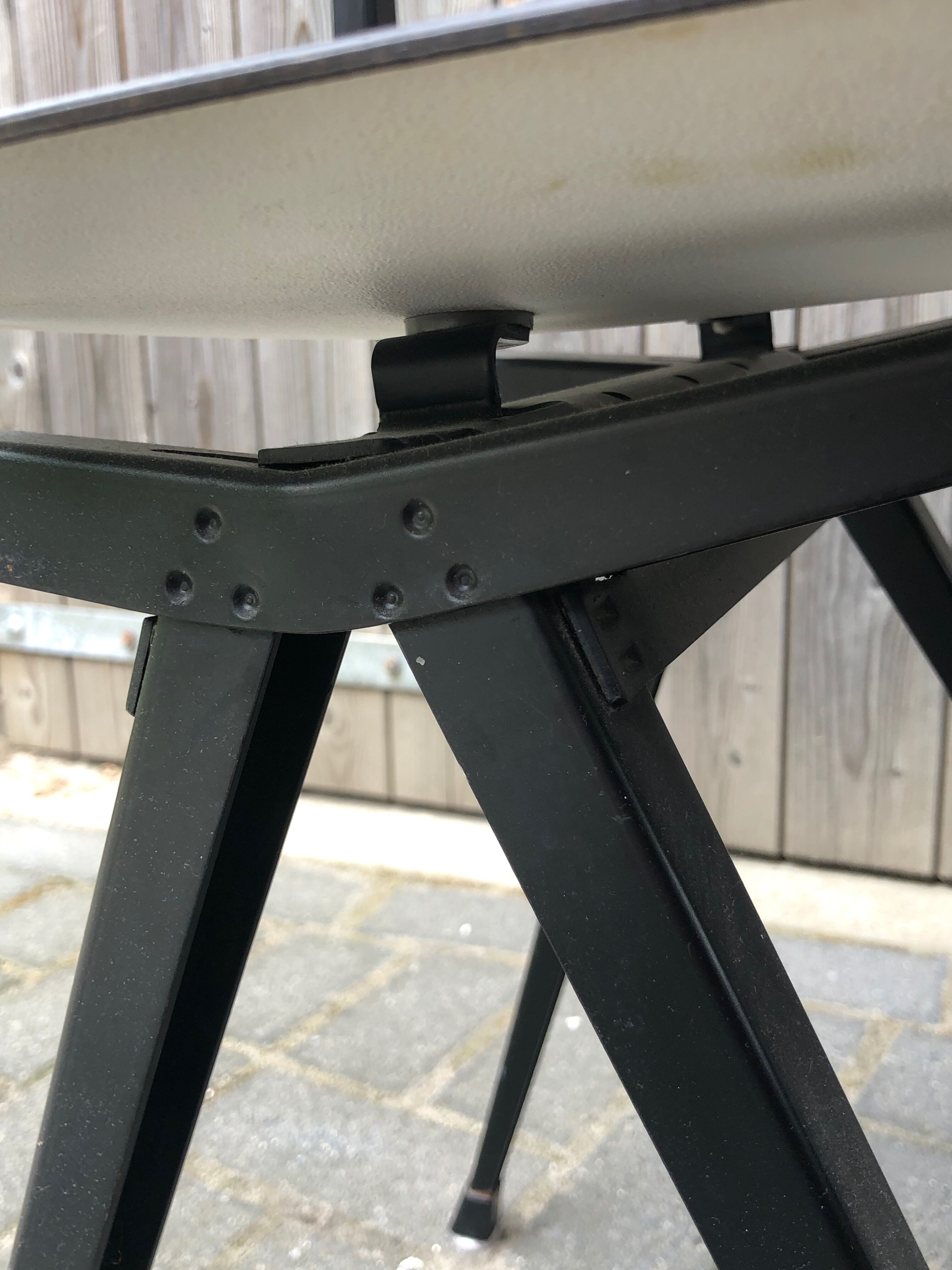 Desk and chair by Friso Kramer Ahrend de Cirkel Result