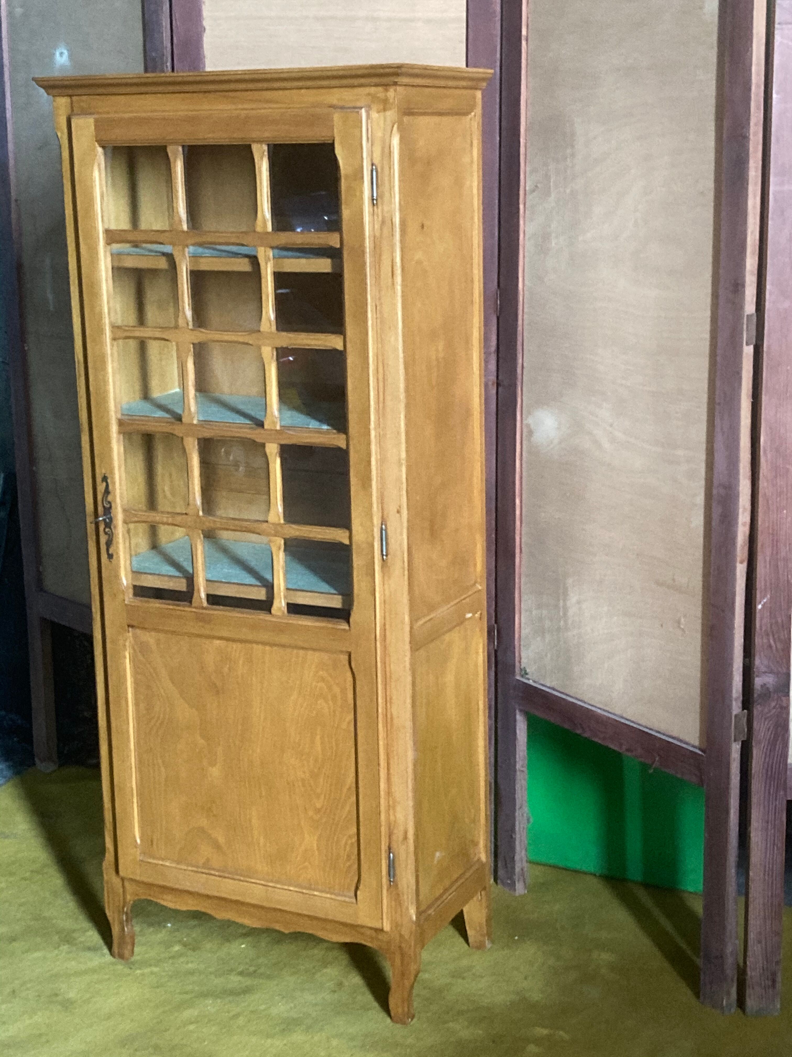 Parisian crosspiece cabinet